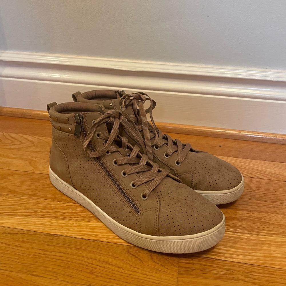 Koolaburra by UGG Kayleigh High Top Sneakers (almost new condition)
